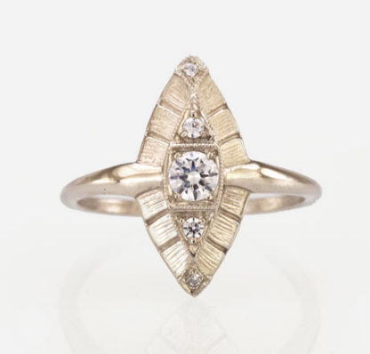 18k White Gold Flapper Ring